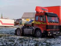 MB1222 des Zirkus BARLAY ist in Ried i.I. eingetroffen;091218