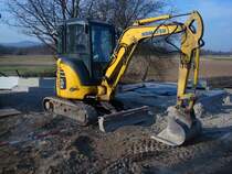 Komatsu PC 27 MR, Minibagger vom japanischen Hersteller,
3-Zyl. Komatsu-Motor mit 26PS,
Dez.2009