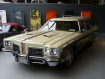 Oldsmobile Custom Cruiser 1974. Dieser Custom Cruiser ist in cameo white lackiert. Vom 74´er Custom Cruiser wurden 4009 Exemplare gebaut. Der Einstandspreis lag bei $ 5.683,00.