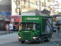 Scania P 230 Lastwagen unterwegs in der Stadt Genf am 11.12.2009