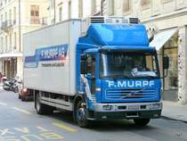 Volvo Lastwagen unterwegs in der Stadt Genf am 11.12.2009