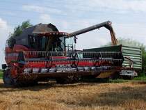 CASE_AFX8010 entleert Weizen aus seinem 10500ltr. fassendem Korntank;090809
