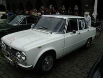 Diese Alfa Romeo Giulia Super Limousine stand am 5. 10. 2007 bei einem Oldtimertreffen auf dem Hauptmarkt in Lbeck.