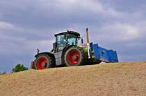 oben angekommen, CLAAS Xerion bei Siloarbeiten in Windheim am 28.08.09