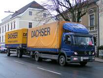 ATEGO1223 f�hrt mit H�nger Zustellungen im Stadtgebiet von Ried i.I. durch;091207