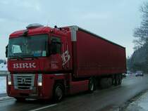 RENAULT-Sattel von BIRK-Transporte ist bei winterlichem Wetter Richtung Heimat unterwegs;091221