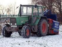 FENDT_Farmer309LS auf einer winterlichen Wiese bei Tumeltsham;091218