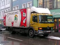 ATEGO1523 von WIGOF(Wirtschaftsgenossenschaft d Fleischer)stellt bei einer Metzgerei in Ried i.I. Waren zu;091221