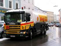 SCANIA_124L-420 liefert dem Fris�r vor den Weihnachtsfeiertagen noch Heiz�l ;091221