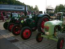 Hatz Schlepper und 2 Lanz Bulldogs vor dem Bulldomuseum in Burkhardtsdorf