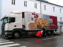 SCANIA_R400 mu� am Silvestertag noch Waren zu einigen Pizzerien in Ried i.I. zustellen;091231