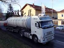 VOLVO-420 von Fuchsluger befindet sich auf der B143 Richtung V�cklabruck; 091228