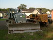 Beide russ.T100 prsentierten sich nebeneinander in der Abendsonne zum Abschlu des 10. Bulldogtreffens in Burkhardtsdorf