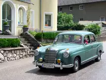 MB220S nimmt mit Startnummer 152 bei der Oldtimerrundfahrt in Neukirchen/V�ckla teil;090705