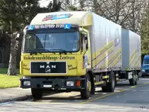 MAN Ausbildungs LKW mit Anh�nger abgestellt in Biel-B�zingen am 02.01.2010