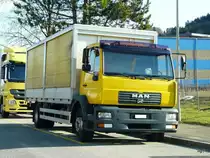 MAN mit Pritschenaufbau abgestellt in Biel-B�zingen am 02.01.2010