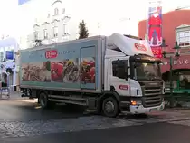 SCANIA von Wedl stellt Waren am Ro�markt in Ried i.I. zu;091228