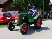 HELA D17 tuckert auf der  Zielgeraden  bei der Oldtimerrundfahrt in Antiesenhofen ;090809