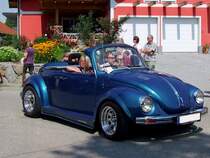 VW-K�fer, etwas  aufgemozzt  nimmt bei der Oldtimerrundfahrt in Reichersberg teil; 090809