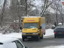 Ein DHL-Iveco Daily am 2.1.2010 in Berlin Karlshorst.