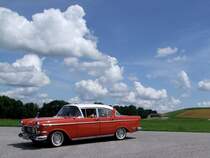 OPEL-Kapit�n am Weg zu einer Oldtimerausstellung im Bezirk Ried i.I.;090726