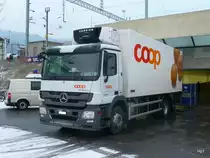Mercedes Actros 1836 K�hllaster vor dem Bahnhof Biel am 18.12.2009