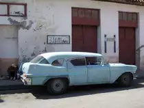 Automarke/Hersteller nicht bekannt. Gesehen in Santa Clara auf Kuba am 09.04.2009.
Vielleicht kann ja von Euch jemand das Fahrzeug identifizieren.