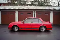 Irmscher Ascona i 200 in Basel vor einer Garage. Die Aufnahme stammt vom Januar 2000.