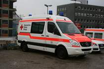 DRK Essen
KTW
10/17
E FW 2008
Mercedes
Aufgenommen an der Hachestr. in Essen.