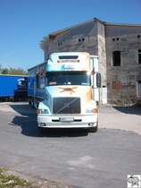 Volvo VNL 660 Mit Airbrushlackierung aus der Filmreihe  Pirates of the Caribbean (Fluch der Karibik) . Das Fahrzeug war am Sonntag den 29. April 2007 in Hassenberg im Landkreis Coburg abgestellt.