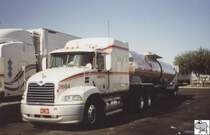 Ein Mack Vision auf einen Rastplatz am Highway 99 in Kalifornien / USA. Die Aufnahme entstand am 08. September 2002.