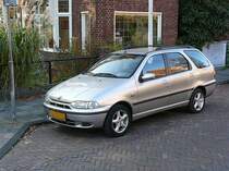 FIAT Palio Weekend fotografiert in Leiden, Niederlande am 13-10-2007.