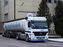 ACTROS1844 wartet vor den Toren des Milchtrocknungswerkes Ried i.I. auf die Entladung;100103