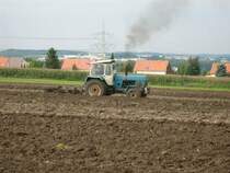 ZT303 mit 3Schar Pflug auf einen Feld bei Chemnitz