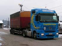 ACTROS1844 karrt einen  Mobiler  zum Bahnhof Redl-Zipf;091214