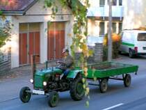 Voll in Fahrt der 15enerSTEYR, welcher vorhin noch in der Hauseinfahrt stand_071015