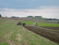 Ein Bild wie in verangenen Zeiten.ZT303 mit 3Schar Wendepflug,Belarus MTS82 und ein Pionier RS 01/40 beim Pfl�gen in Klaffenbach