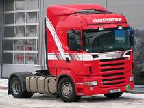 SCANIA R420 wartet vor den Toren einer Werkstatt um in K�rze seinen Auflieger in Empfang zu nehmen;100116