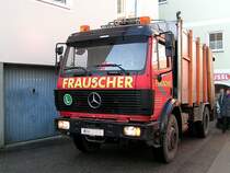 MB1722 ist vor einem Betrieb vorgefahren, um Verpackungsmaterial aufzunehmen ;091230