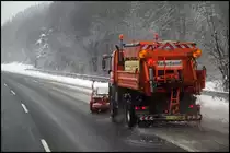 ATEGO 1828 beim rumen und streuen.(29.01.2010)