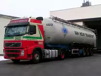 VOLVO_FH400 Wagen0422 von der Sped. VANDENBOSCH wartet auf seine Milchpulverbeladung vor dem Milchtrocknungswerk in Ried i.I.;100109