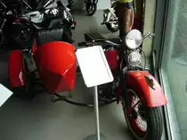 Harley-Davidson WL 750 mit Boot. 1939-1946. Juli 2009 im Meilenwerk Dsseldorf.