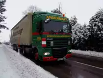 DAF-XF105.480 der Sped.Angermayr erreicht seine verschneite Heimatstadt Ried i.I.;100212