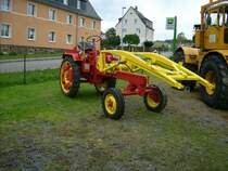 Gertetrger RS09 mit Hubarm T150 beim Traktorentreffen in Schellenberg