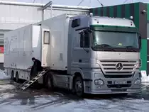 ACTROS 1855 (V8)mit Technikauflieger der Fernsehanstalt SKY, welcher soeben fr das bevorstehende Bundesligaspiel RIEDSALZBURG aufgerstet wird;100213