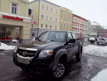 MAZDA-BT50 der vielseitige Begleiter eines Bauunternehmers bei einem Zwischenhalt am Stelzhamerplatz in Ried i.I.;100212