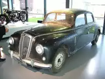 Lancia Aurelia 1950. Dieser Wagen ist ein Garagenfund aus der Nhe von Zrich. Das Auto ist im unrestaurierten Zustand im Zeithaus der Autostadt Wolfsburg ausgestellt. 28.11.2009