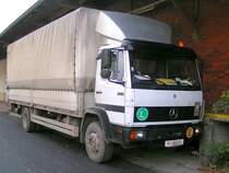 Mercedes 1324 vor der Laderampe des geschlossenen Gtermagazin Bhf. RIED i.I.; 071026