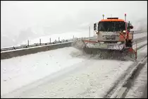 MAN POWER;-) MAN FE360A rumt die Normalspur in Richtung Drolshagen. (29.01.2010)