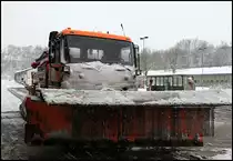 Nach dem Wintereinsatz sieht das Rumfahrzeug so aus.... ACTROS 1831. (29.01.2010)